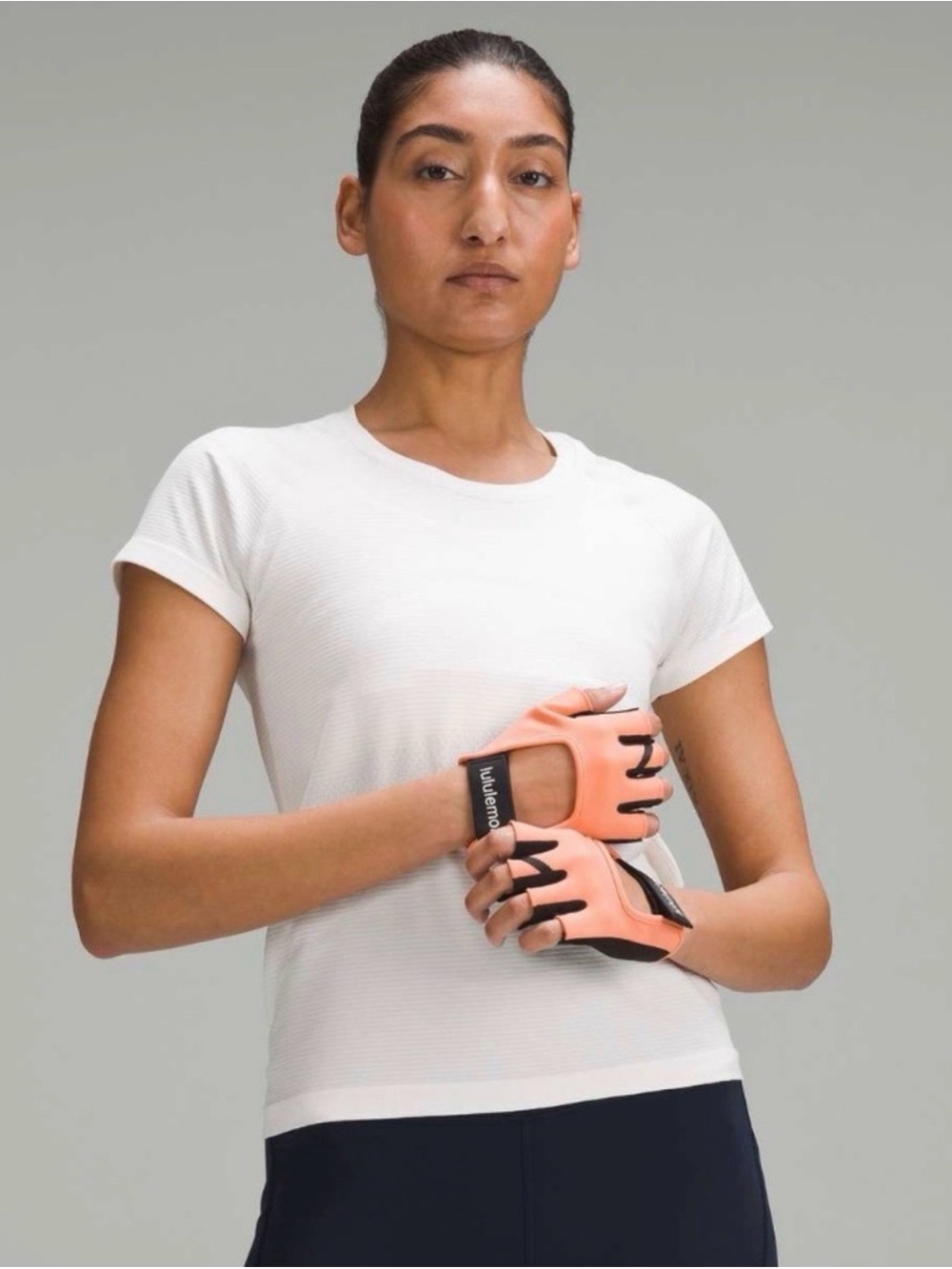 🧡NWT Lululemon Wunder Train Gloves Size M/L Joyful Peach / Black LW9FY1S